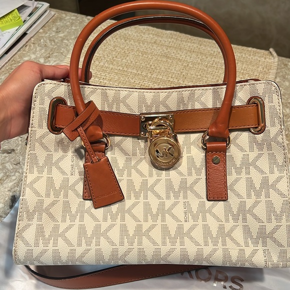 Michael Kors MK design beige handbag and matching shoes wallet - Picture 11 of 14